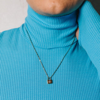 Tragebild einer Halskette von einem Online Shop für Schmuck Ketten